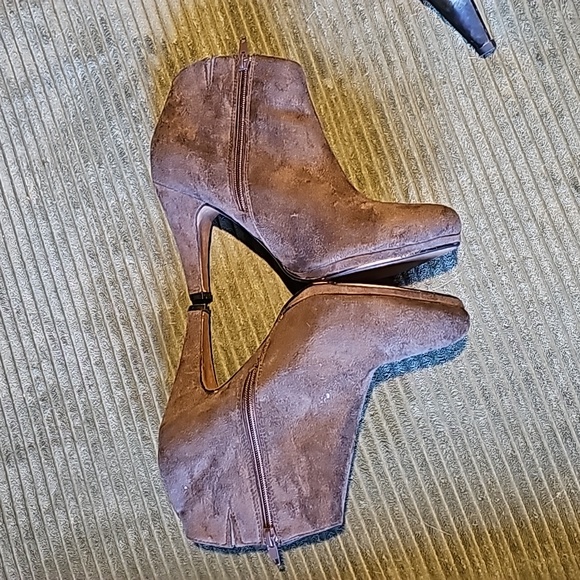 Brown suede Zip Booties hi heel. Size 41/10 - Picture 8 of 10